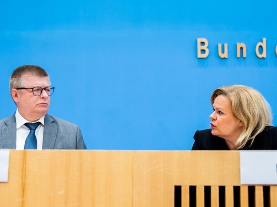 So viele Rechtsextremisten gibt es aktuell in Deutschland