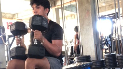 When your spotter's 'Every man for himself' instinct kicks in *EPIC Pressing Fail*