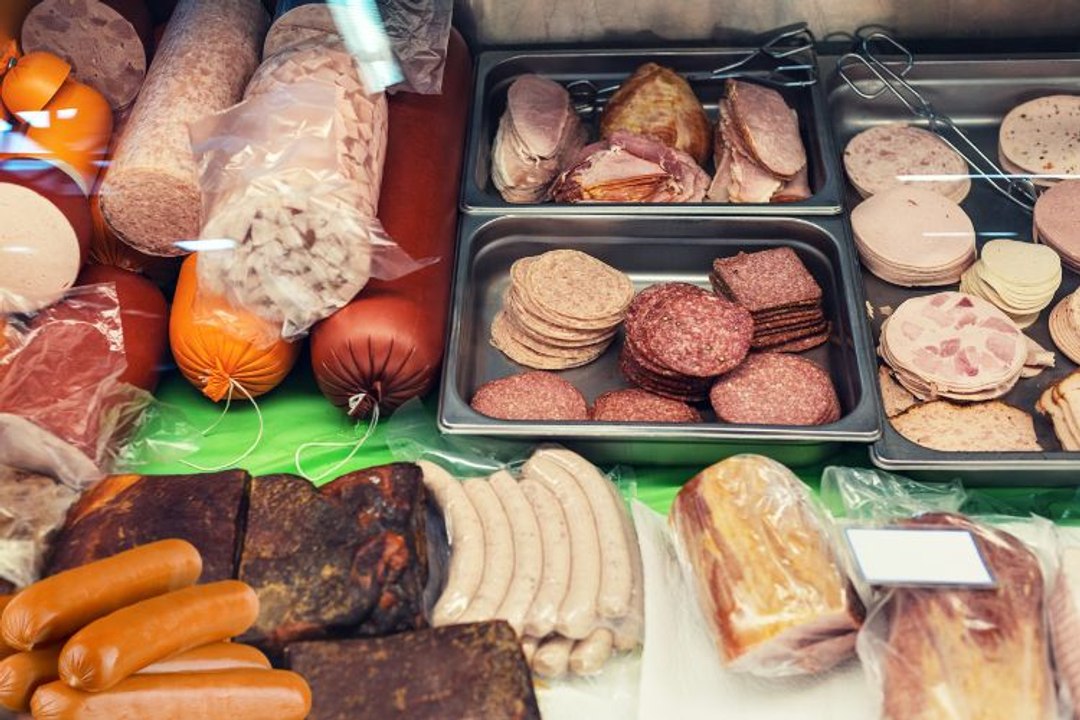 Nutricionista explica quais os alimentos que devem ser eliminados imediatamente da alimentação