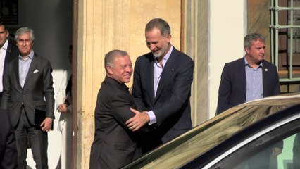 Felipe VI y Abdalá de Jordania, aclamados por el pueblo y sin sus Reinas en Córdoba