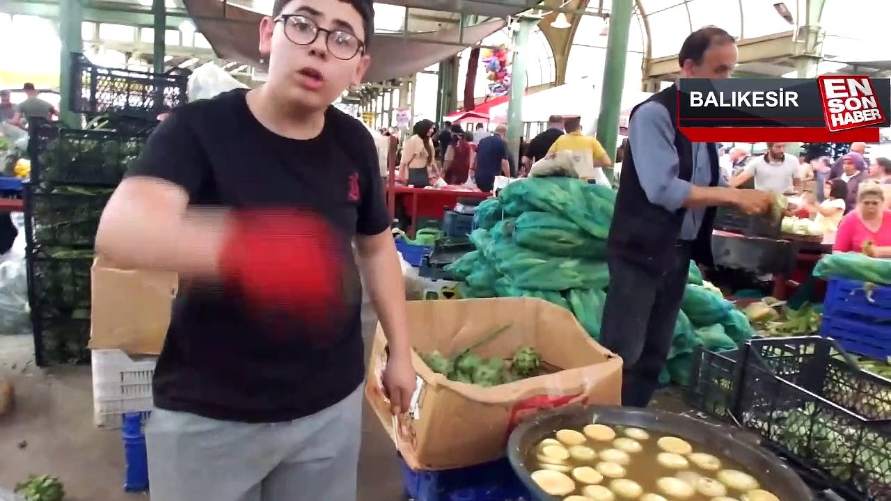 13 yaşında günde bin 500 enginar soyan genç fenomen oldu