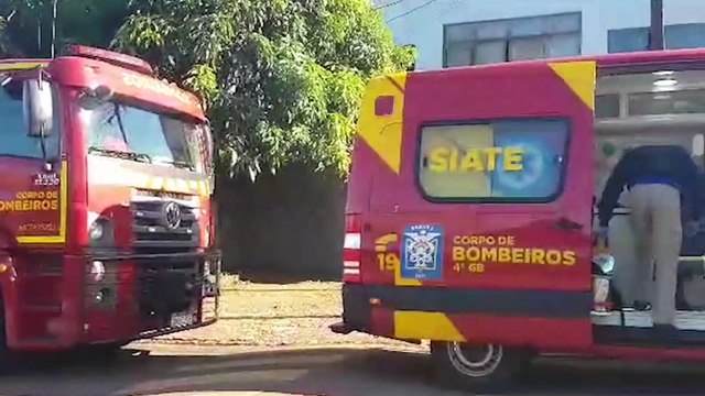 Mulher prende a mão em cilindro elétrico e precisa se socorrida pelo Corpo de Bombeiros
