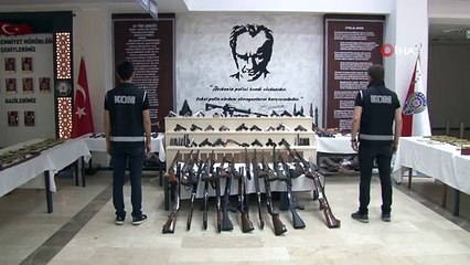 Edirne'de ruhsatsız silah operasyonu: Çıkanlar cephaneliği aratmadı