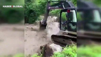 Bolu'da sağanak hayatı felç etti! Heyelan anı kamerada