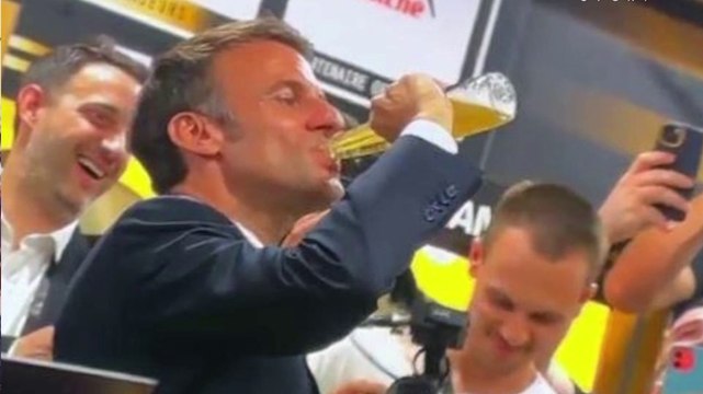 Zapping du 20/06 : Emmanuel Macron boit une bière cul-sec après la finale du Top 14