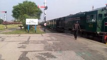 Pakistan Express 45UP Arrival at Rawalpindi Railway Station I Nice Sound Track I Railway Tracks