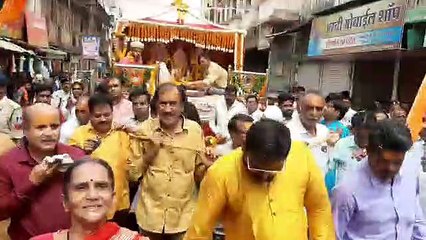 रथ में सवार होकर दर्शन देने निकले भगवान जगन्नाथ,