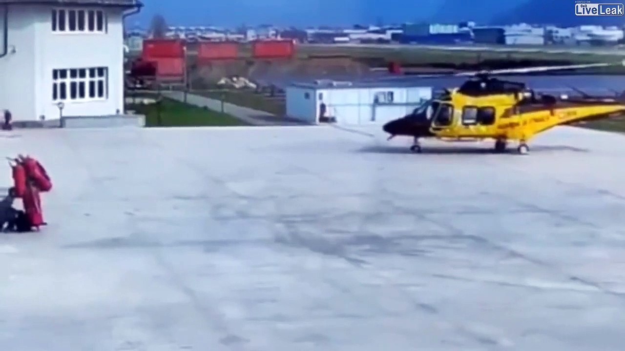 Un hélicoptère rate son décollage mais par miracle personne n'est blessé