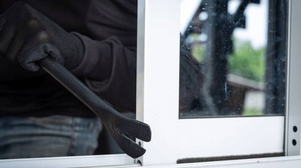 Ladrones se disfrazan con uniformes de funcionarios para robar en casa y apartamentos