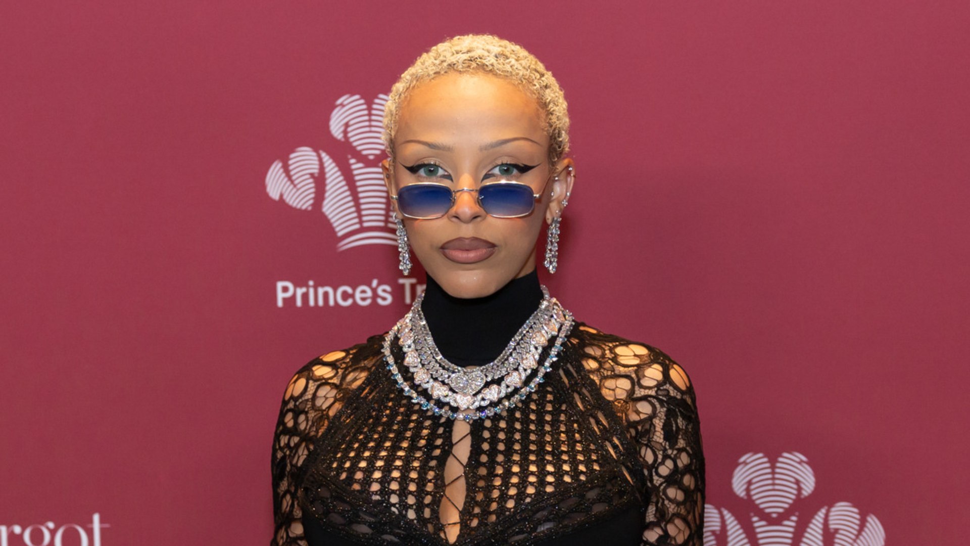 ⁣Doja Cat Just Gave a Whole New Meaning to the Pantsless Trend While Cosplaying a Sexy Werewolf