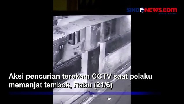 Awas! Pencuri Sepatu Mahal Terekam CCTV saat Beraksi Panjat Tembok di Kota Cimahi