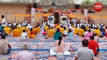 International Yoga Day 2023 : झांसी में विदेशियों ने अपनाया योग, मेजर ध्यानचंद स्टेडियम में सभी ने दी बधाई