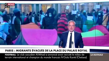 下载视频: Des centaines des migrants qui avaient tenté de s'installer Place du Palais Royal évacués par les forces de l'ordre cette nuit, dans une ambiance tendue alors que des députés LFI étaient sur place