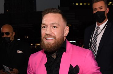 Ebanie Bridges insta a Conor McGregor a unirse a OnlyFans