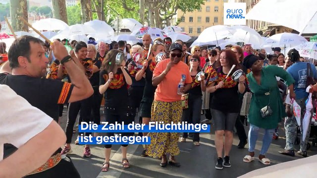 Regenschirm-Marsch in Lyon: Flüchtlinge brauchen weiterhin Schutz