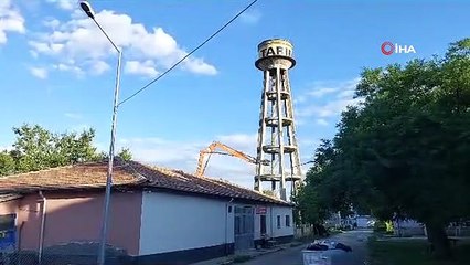 Elazığ'da ağır hasarlı su deposu tek dokunuşla yıkıldı