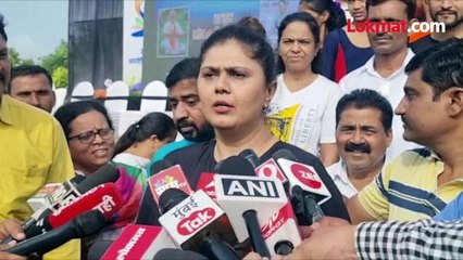 पत्रकाराच्या प्रश्नावर पंकजा मुंडे असं बोलल्या की, सगळे हसत बसले..