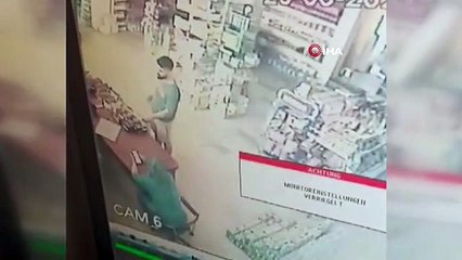 Otomobil Markete Daldı, O Anlar Kamerada