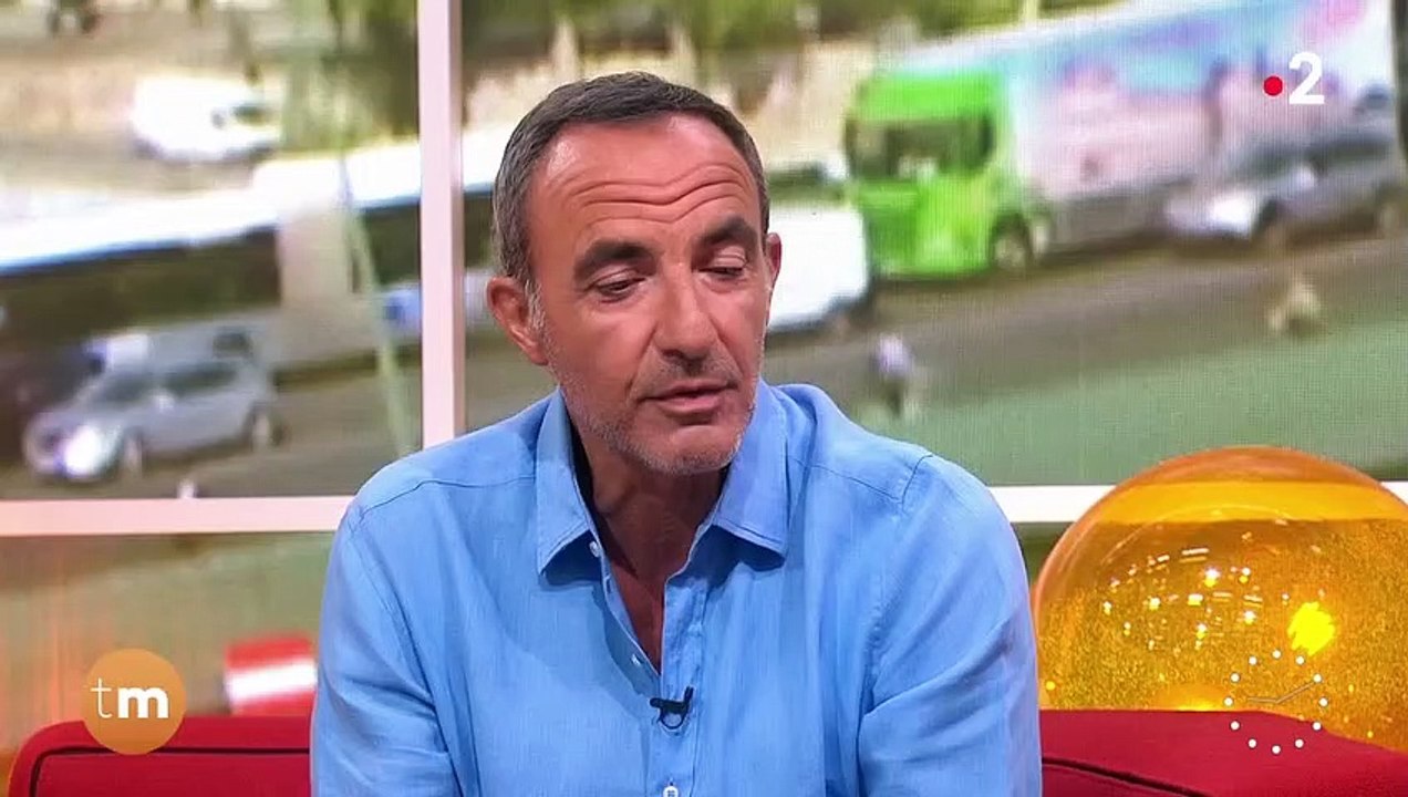 Nikos Aliagas grondé en direct dans "Télématin" par sa maman Haroula Aliagas. France 2