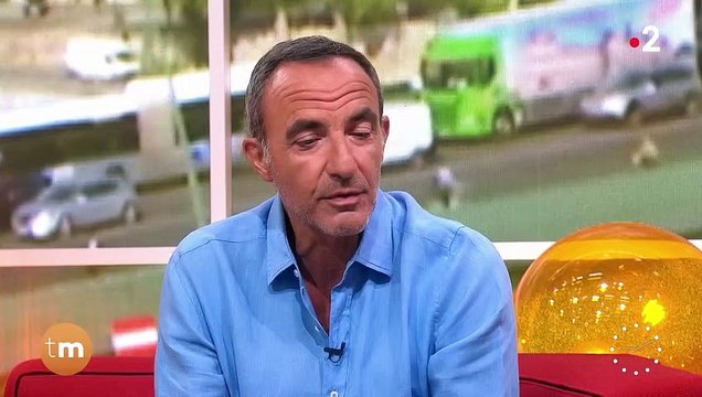 Nikos Aliagas grondé en direct dans Télématin par sa maman Haroula Aliagas. France 2