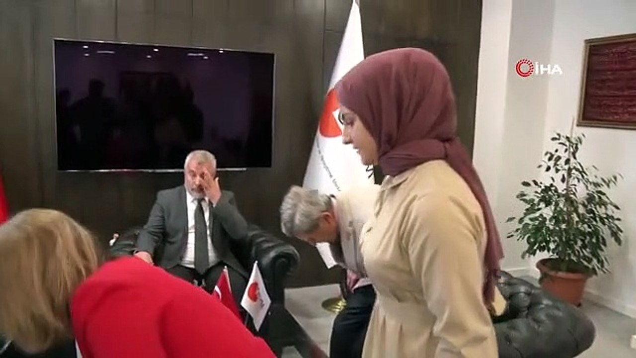 YKS'ye giren en genç ve en yaşlı aday ÖSYM'de bir araya geldi