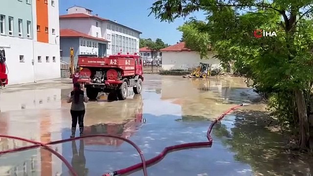Début des travaux de nettoyage après le glissement de terrain dans le tunnel d'Amasra