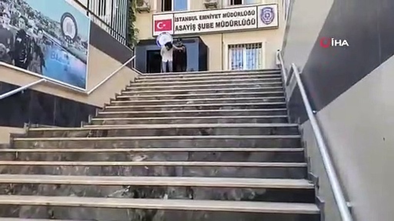 Ils ont saisi les informations bancaires et émis une carte supplémentaire, ils ont réalisé un bénéfice de 2 millions de lires.