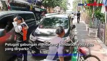 Parkir Sembarangan, Belasan Kendaraan di Pademangan Diderek dan Digemboskan Petugas