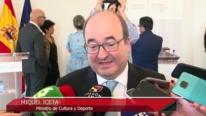 La Cruz de Alfonso X el Sabio reconoce a Saura por su "fecunda trayectoria"