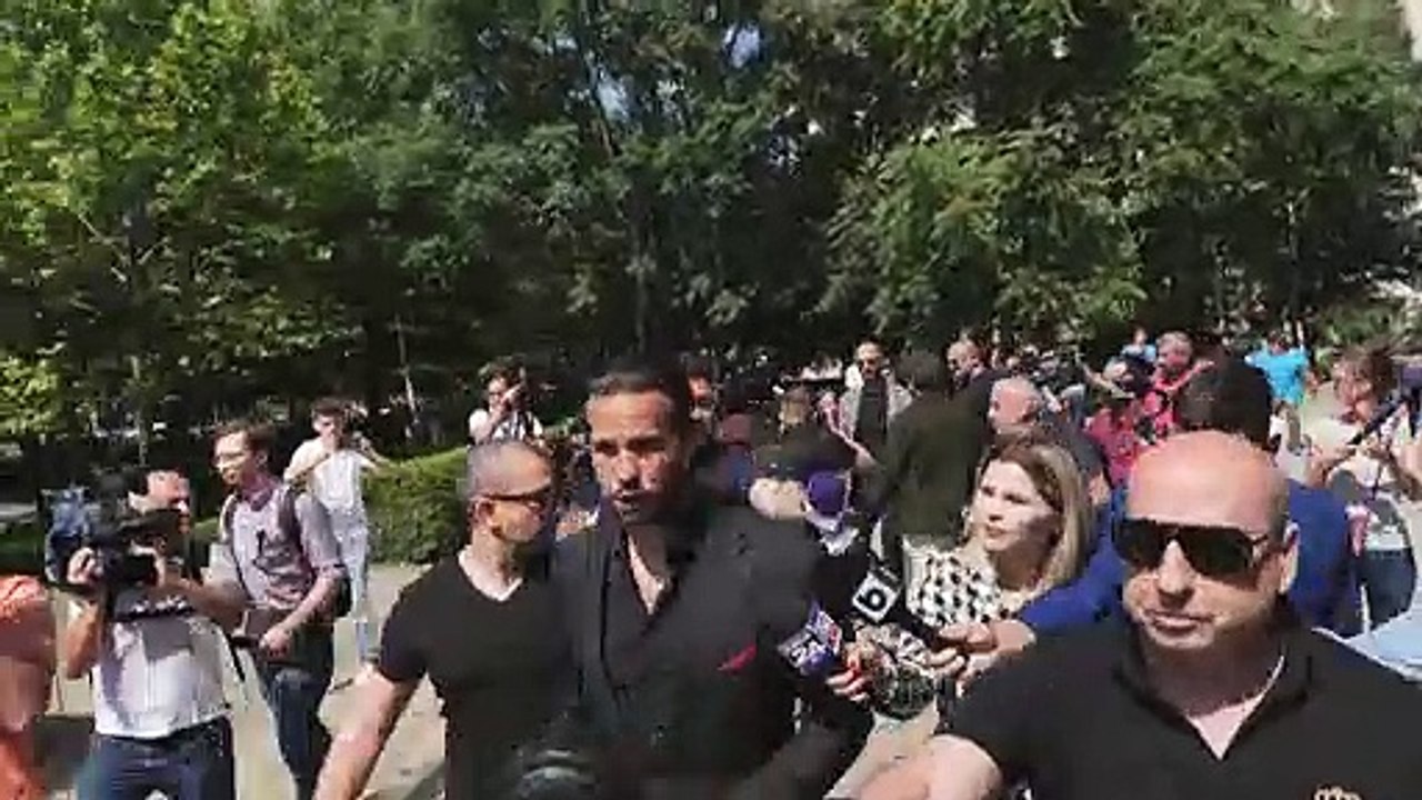 Influencer Tate erscheint in Rumänien vor Gericht