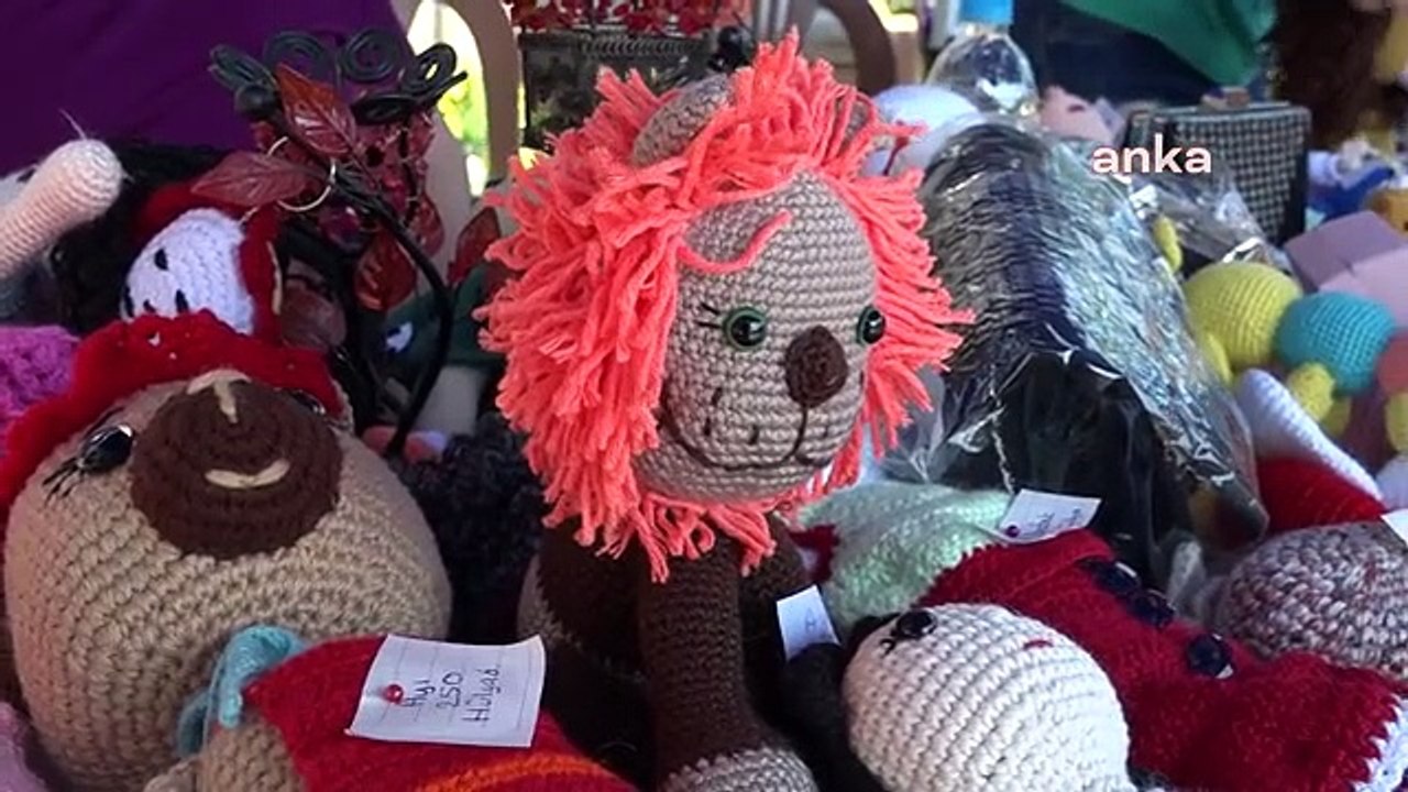 Buca Belediyesi ve Halk Eğitim Merkezi'nin Kursiyerleri El Emeği Ürünlerini Sergiledi