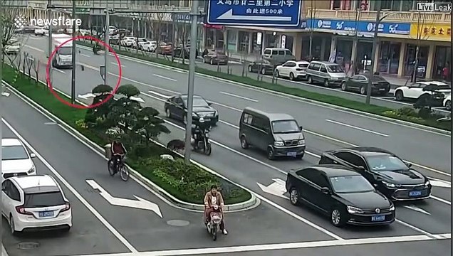 Un camion perd ses 2 roues, drame évité de justesse