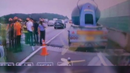 도로·교량 이음새 깨져...지나가던 차량 타이어 손상 / YTN