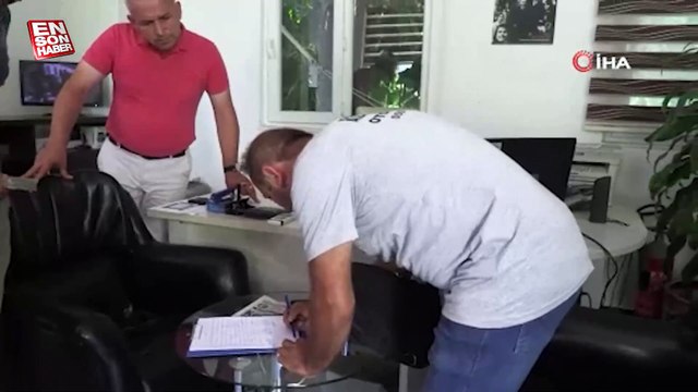 Antalya'da yolda bulduğu 15 bin lirayı sahibine ulaştırdı