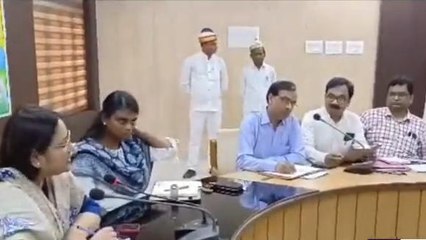 गोण्डाः डीएम ने सुनी किसानों की समस्यायें, अधीनस्थों को दिये कड़े निर्देश