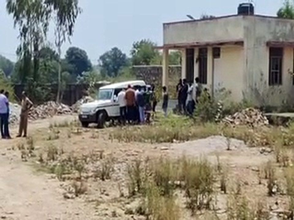 video: कार ने मोटरसाइकिलों को मारी टक्कर, एक की मौत,दो घायल