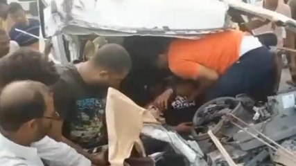 भीषण हादसा: बस एवं कार में हुई भिड़ंत, 2 दर्जन से अधिक घायल