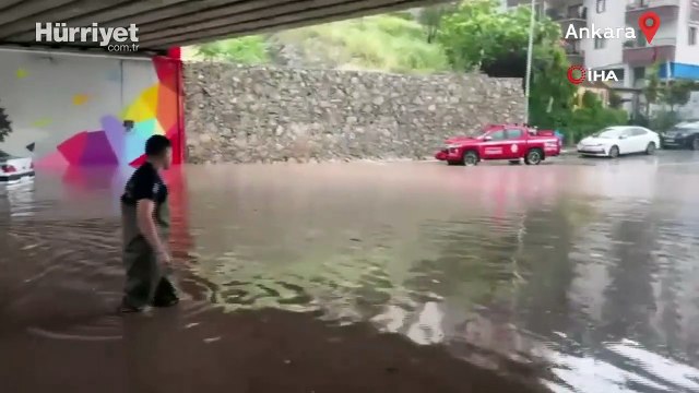 Ankara'da sağanak yağış nedeniyle yollar göle döndü