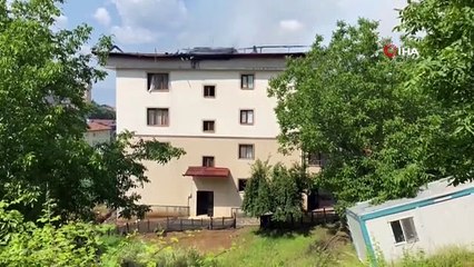 Kocaeli'de Binanın Çatısında Yangın Çıktı