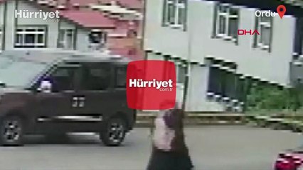 Cam silen kadının 5'inci kattan düşme anı kamerada