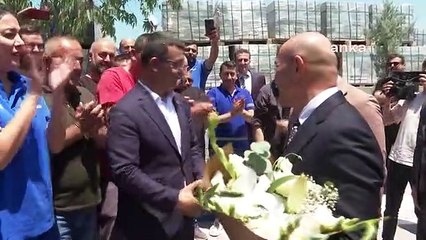 İzmir Büyükşehir Belediye Başkanı Tunç Soyer İZBETON İşçileriyle Bayramlaştı