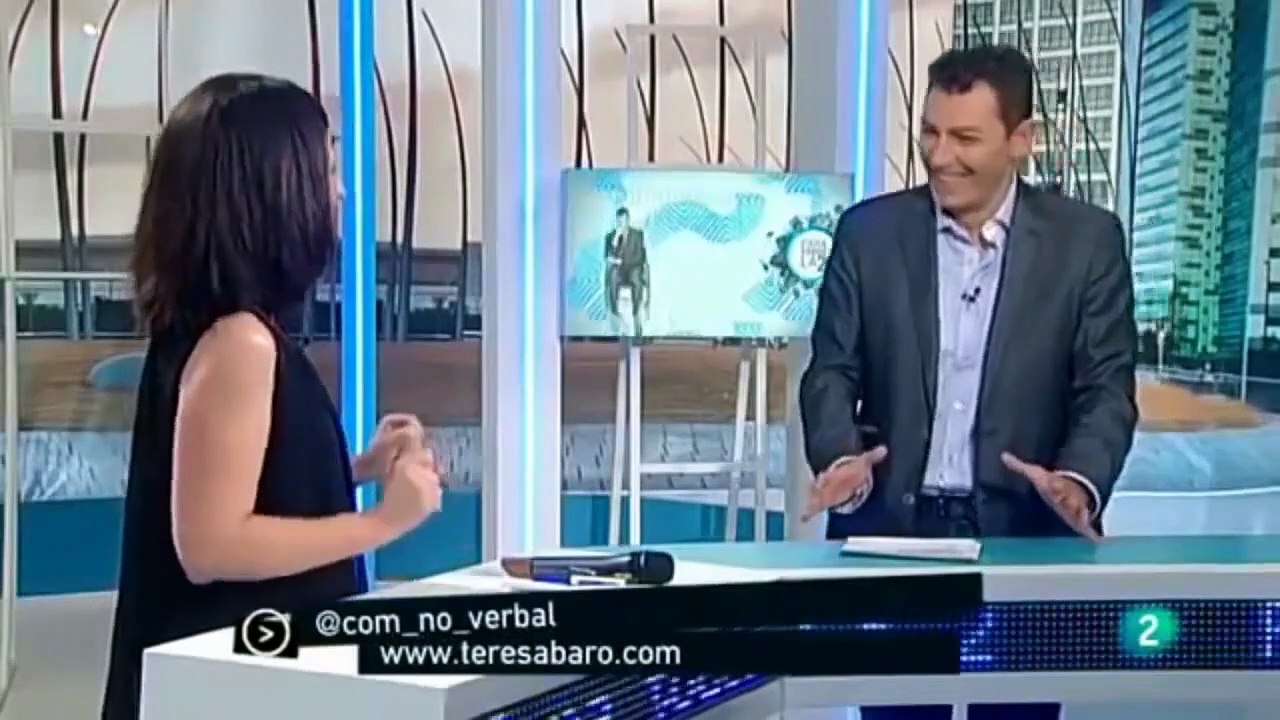 Hablar con las manos. Remarcar con gestos y movimientos de las manos el mensaje a transmitir