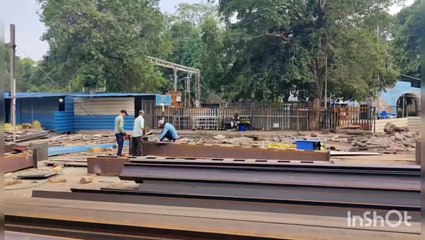 पुराने पुुट ओवर ब्रिज का बचा हिस्सा तोड़ा