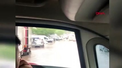 Ankara’da sağanak! İş yerlerini su bastı