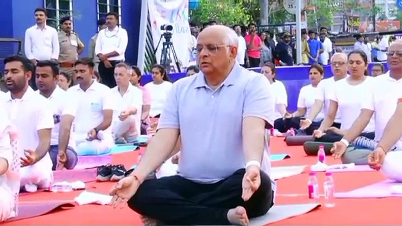 चेहरे की खूबसूरती और लंबी उम्र के लिए योग सबसे सस्ती और असरदार दवा- योगा ट्रेनर