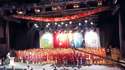 Çapa Tıplı öğrenciler dekanın Hipokrat Yemini’ndeki ‘cinsel yönelim’ sansürünü deldi!