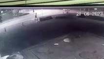 Câmera registra homem furtando tampas de metal em posto de combustíveis