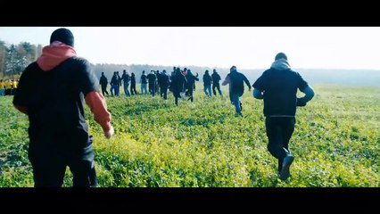 Kicking Off Bande-annonce (RU)