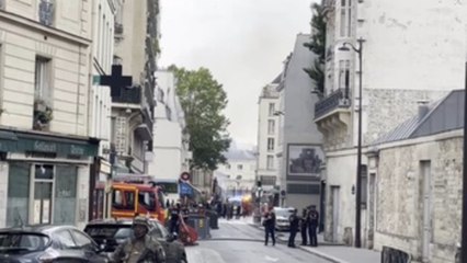 Download Video: Un gran incendio en París por una explosión de gas provoca el derrumbe de un edificio