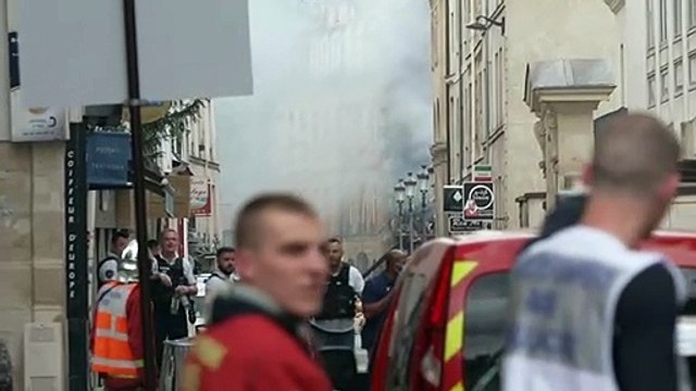 Explosão provoca colapso parcial de prédio em Paris e deixa feridos